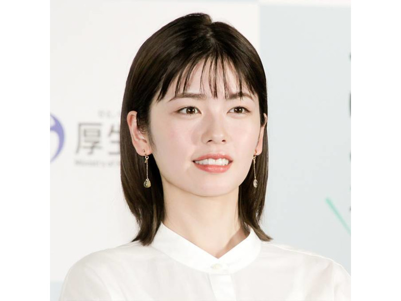 小芝風花、スタイルの良さが際立つワンピース姿に「足ながっ」「可愛すぎます」の声