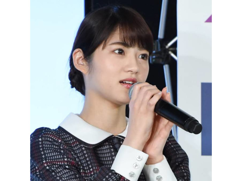 若月佑美、美フェイスライン際立つブルーラインメイクSHOTに「素敵すぎる」「安心安定の横顔の美しさ」