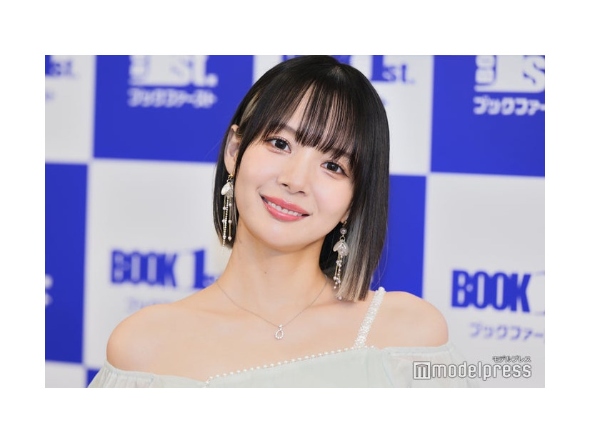 「岡田紗佳写真集 おかぴのぴ」発売記念プレス取材会に出席した岡田紗佳（C）モデルプレス