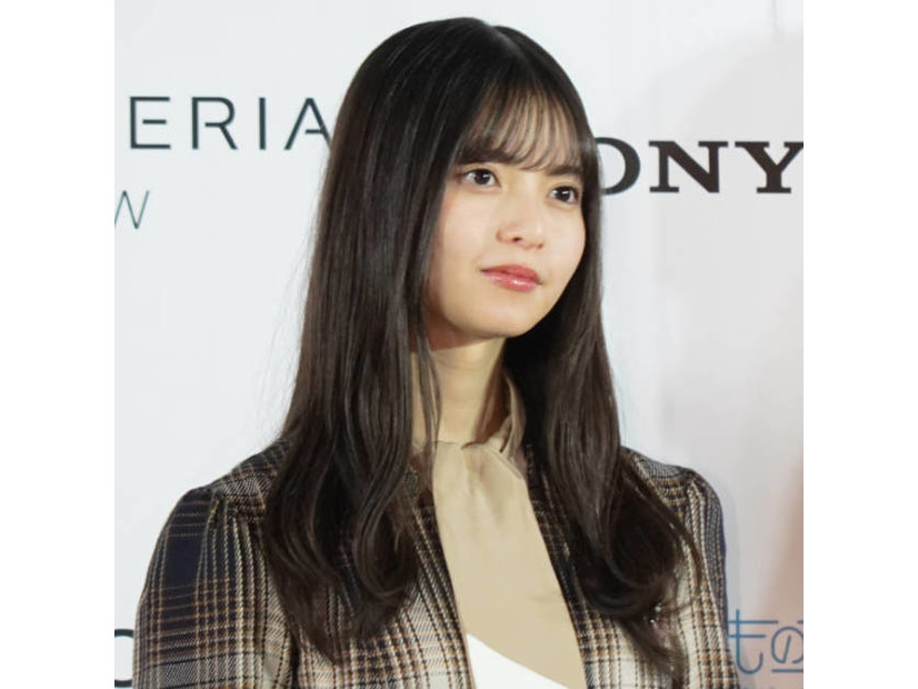 齋藤飛鳥、自身にとっての“パワースポット”太陽の塔の前でパシャリ「25歳さいごのエネルギーチャージ」