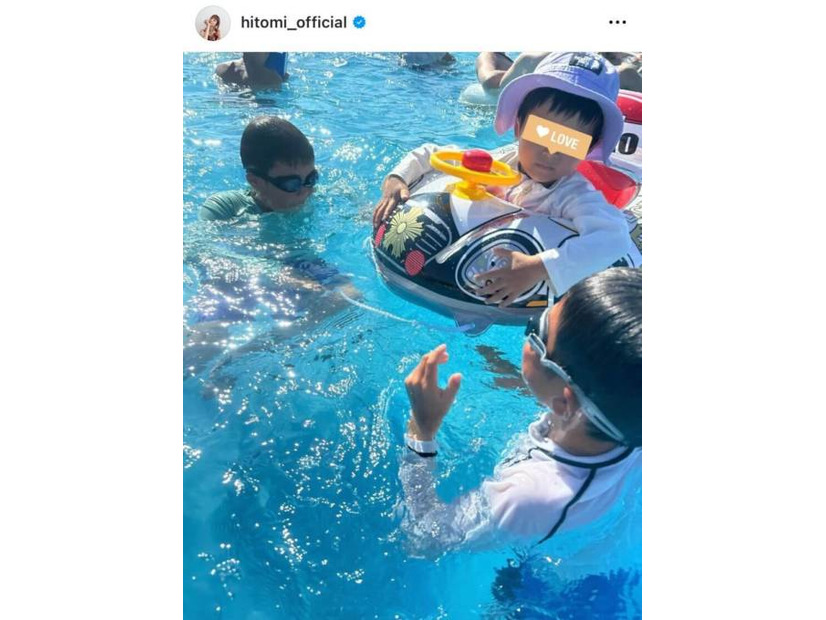 4児の母・hitomi、息子らがプールを楽しむ涼しげSHOTを公開「そろそろ夏休みも後半戦」