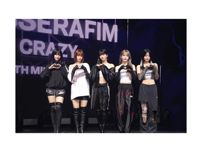 LE SSERAFIM／（左から）HUH YUNJIN、KIM CHAEWON、KAZUHA、SAKURA、HONG EUNCHAE（P）&（C） SOURCE MUSIC