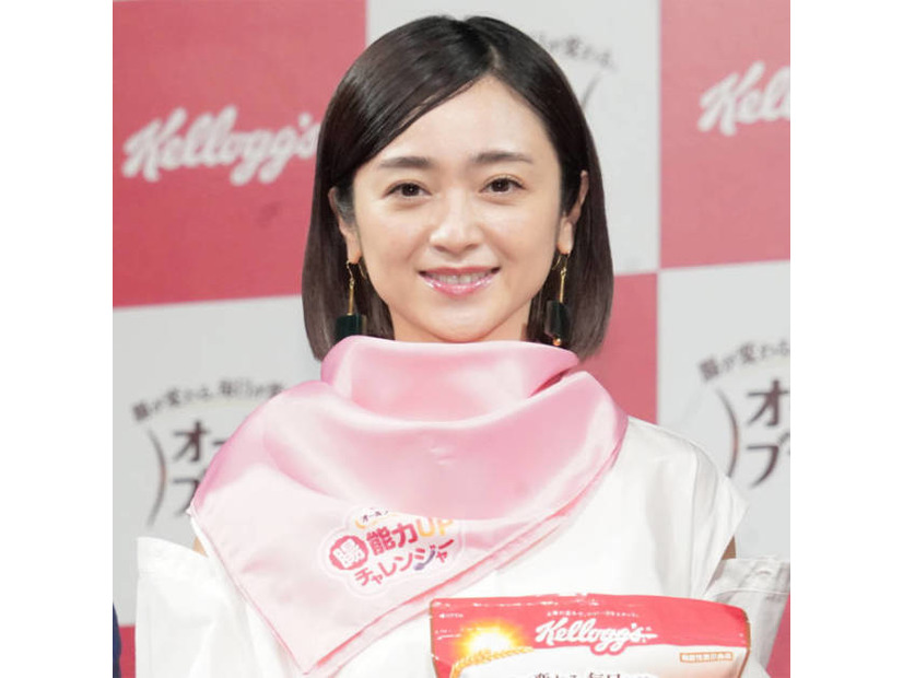 安達祐実、上品さ際立つ“ラメラメインナー”SHOTに称賛の声「すっごくかわいい」「オシャレ」