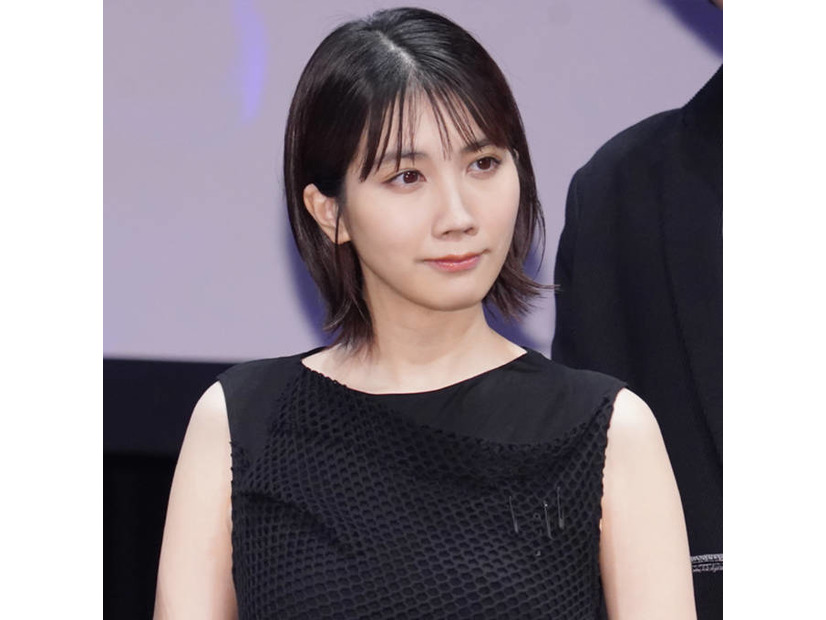 「お腹割れてる！」松本穂香、美腹筋＆背中際立つ肌見せSHOTに絶賛の声「素晴らしいです」