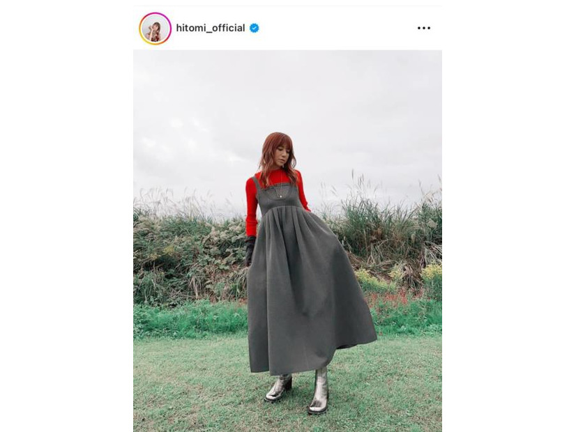 hitomi、ほっそり美スタイル際立つ秋服ワンピースSHOTに反響「いつになっても美しい」「かわいい」