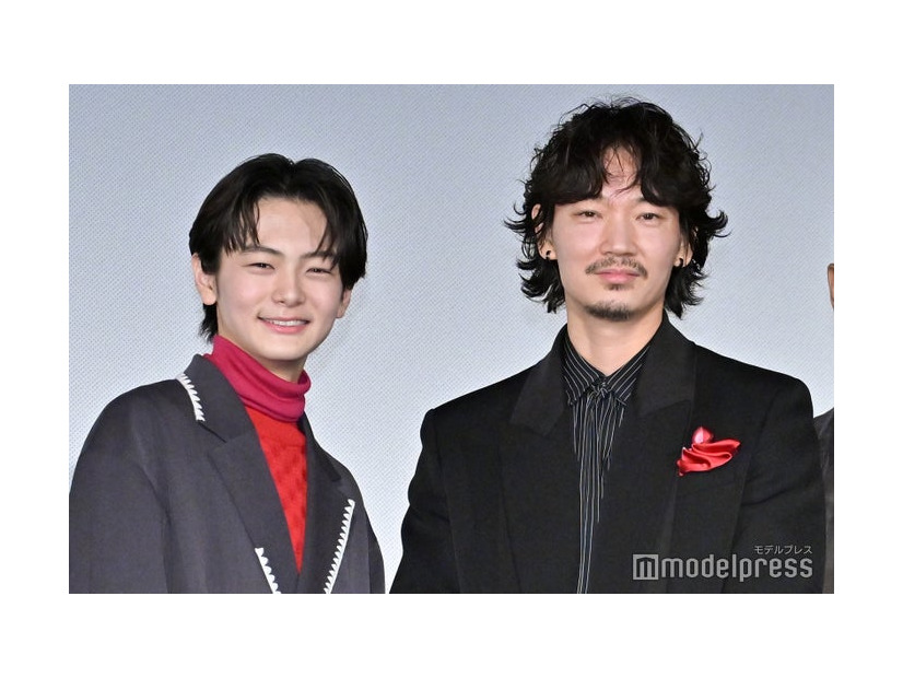 齋藤潤、綾野剛（C）モデルプレス