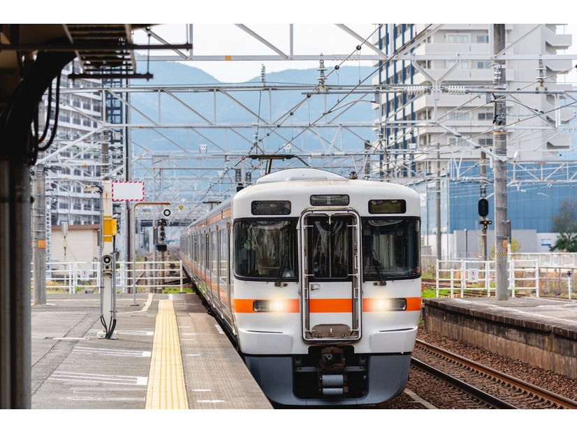 シーンと静まった電車内。すると女の子「今日も…」突然の発言に親赤面！？