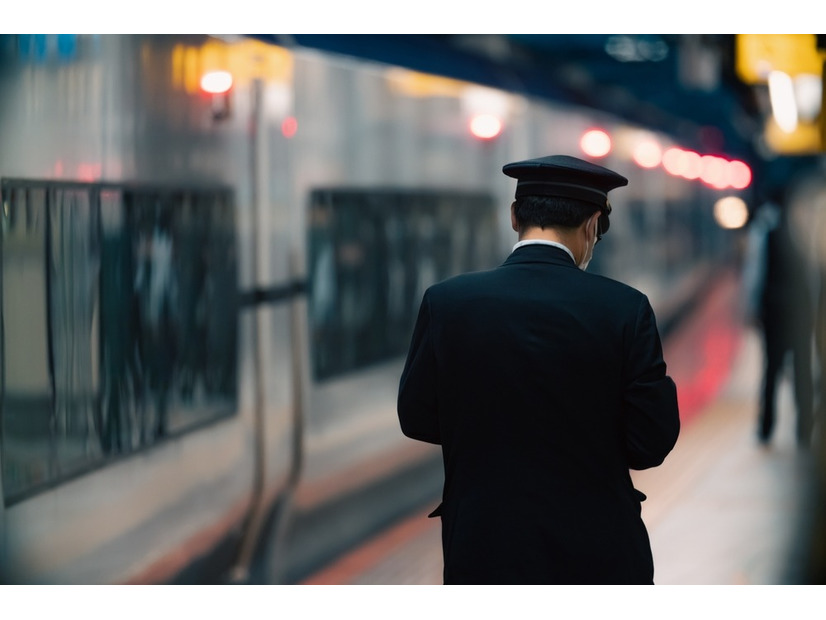 駅で…“心温まるアナウンス”をする駅員。ある日「私事ですが…」まさかの知らせに『印象に残る』『改めて尊敬』