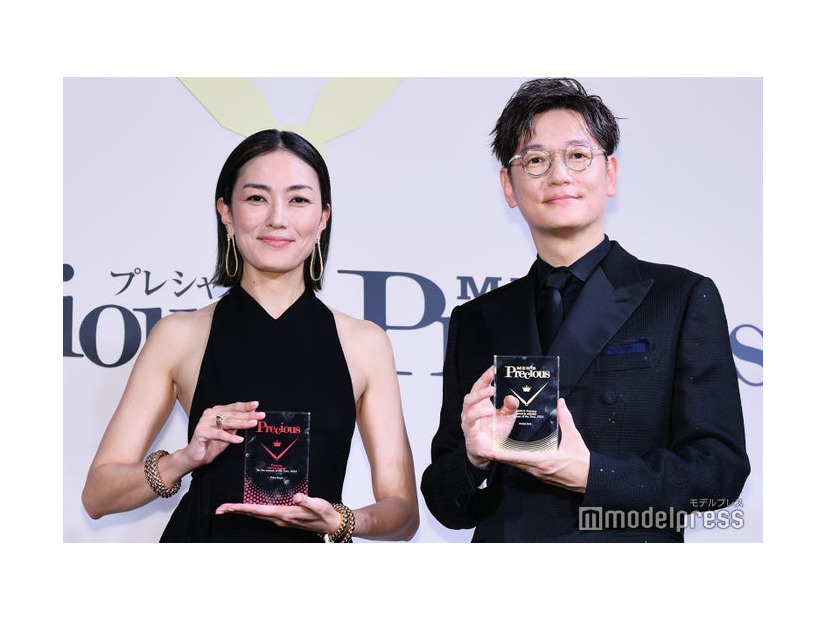 「Precious WATCH AWARD 2024発表・贈賞式」に出席した板谷由夏、井浦新（C）モデルプレス