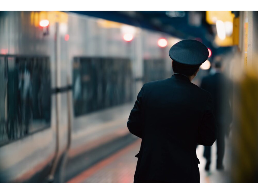 駅で…1時間に1本の電車に乗り遅れる乗客。あきらめかけた次の瞬間⇒駅員の”予想外の対応”に「また来ます！」