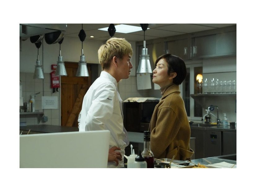 木村拓哉、鈴木京香（C）2024映画「グランメゾン・パリ」製作委員会
