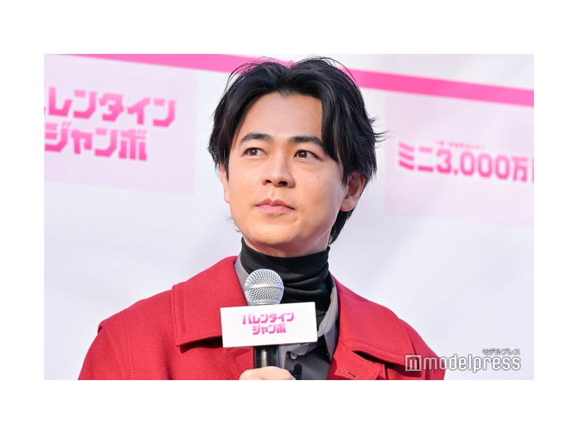 「バレンタインジャンボ宝くじ」発売記念イベントに出席した成田凌（C）モデルプレス
