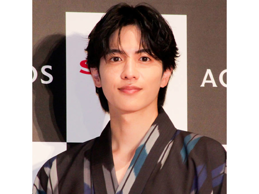 志尊淳、夜のお散歩風カジュアルSHOTにファンときめき「オフな淳くんイケメンすぎ」「遭遇したい」