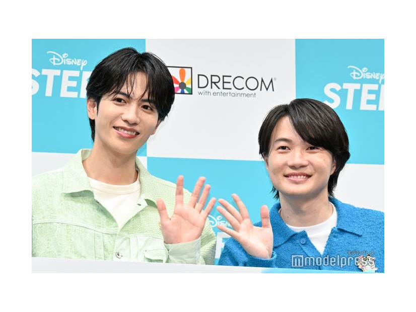 「Disney STEP」新CMお披露目イベントに出席した志尊淳、神木隆之介（C）モデルプレス