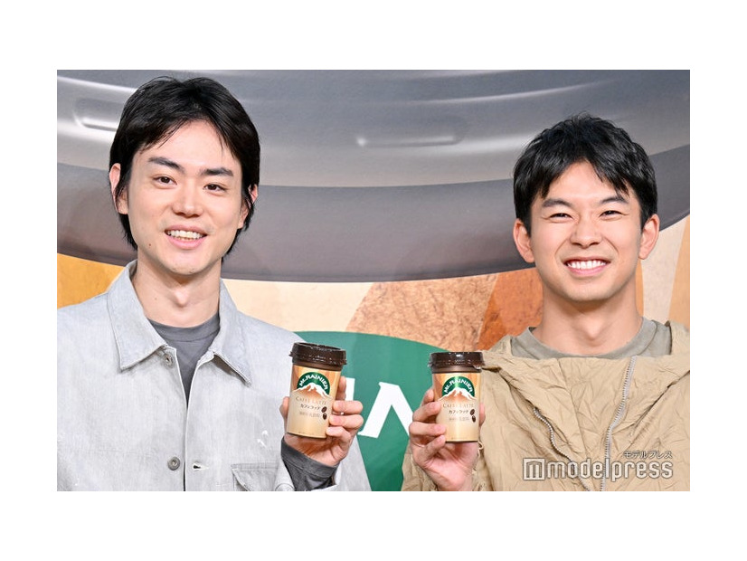 「マウントレーニア」新CM発表会に出席した菅田将暉、仲野太賀（C）モデルプレス