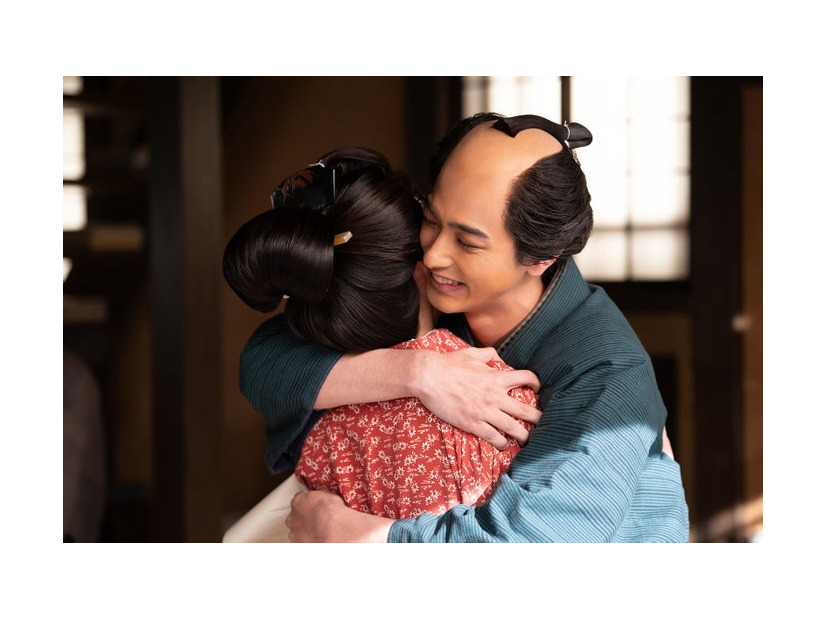 小芝風花、横浜流星「べらぼう～蔦重栄華乃夢噺～」第14話（C）NHK