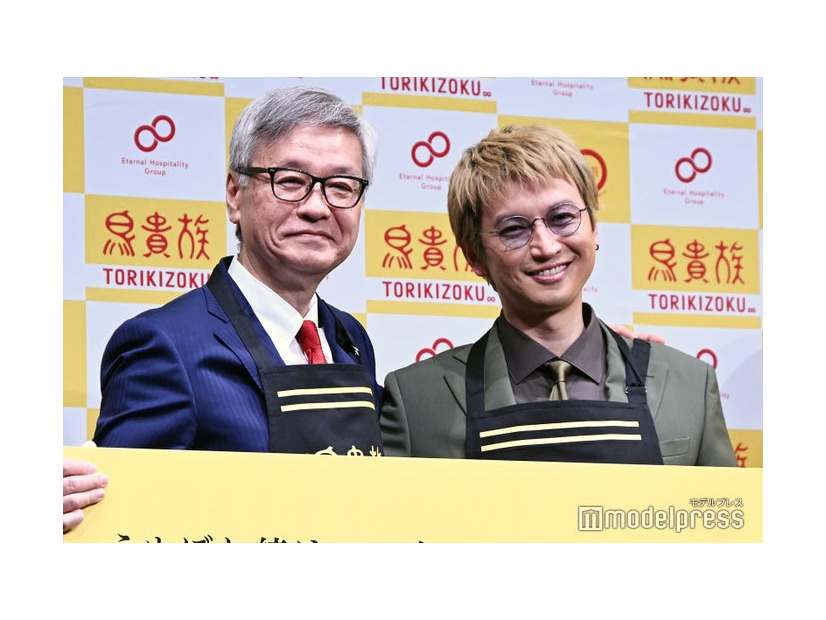 初の親子共演で仲良し会見を繰り広げた大倉忠司氏＆大倉忠義（C）モデルプレス