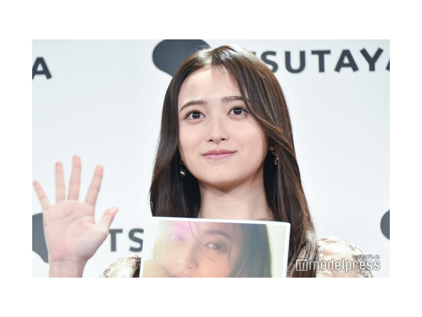 写真集刊行記念記者会見を行った井上和（C）モデルプレス