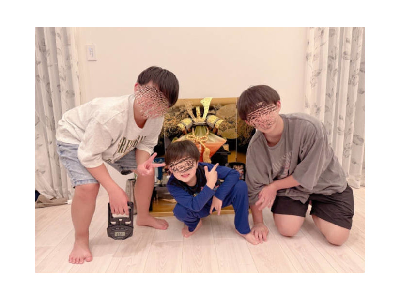 辻希美、三兄弟でパシャリ！“こどもの日”SHOT公開「子ども達にはそれぞれの欲しい物を プレゼント」