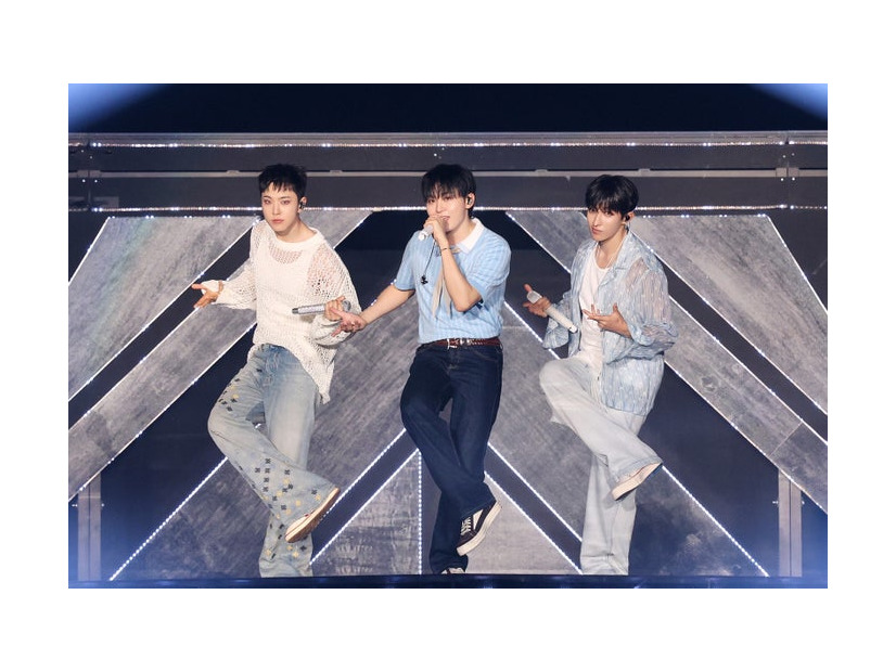 HOSHI、SEUNGKWAN、DK／SEVENTEEN（P）＆（C）PLEDIS Entertainment