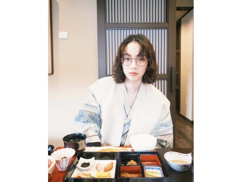 のん、眼鏡＆浴衣姿の温泉旅行SHOTにファンうっとり「透けるように美しい」「こんなお写真見たかった」