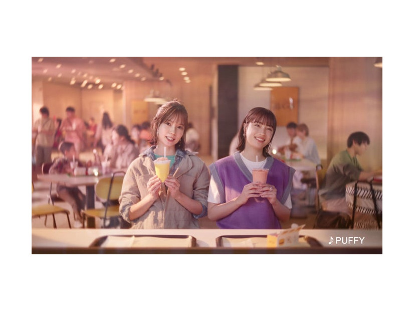 宮崎あおい、広瀬すず／新TVCM「寄り道マック 夕方のピーチ」篇より（提供写真）