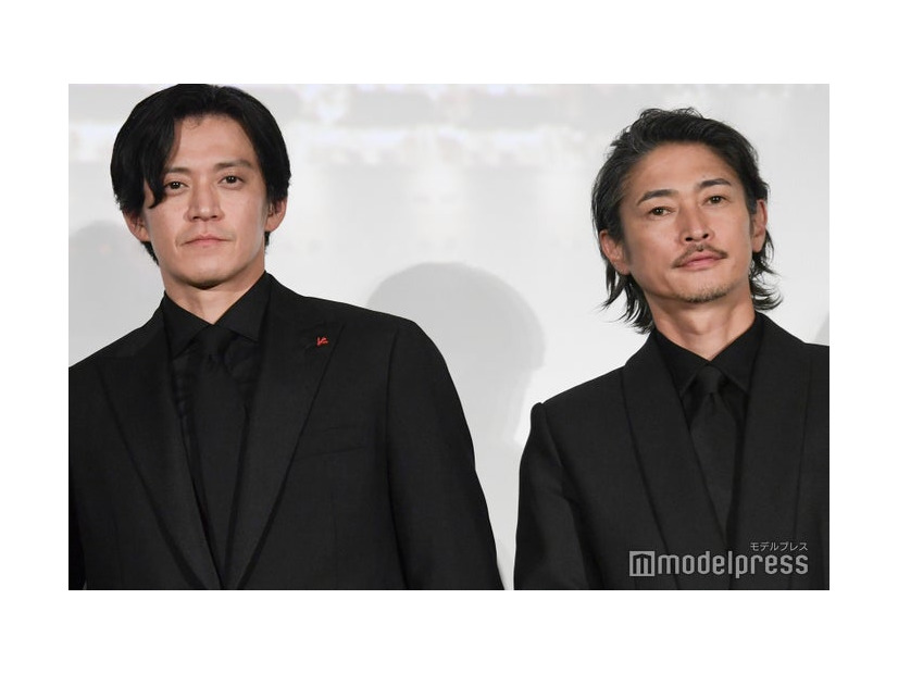 「フロントライン」ジャパンプレミアに登壇した小栗旬、窪塚洋介（C）モデルプレス