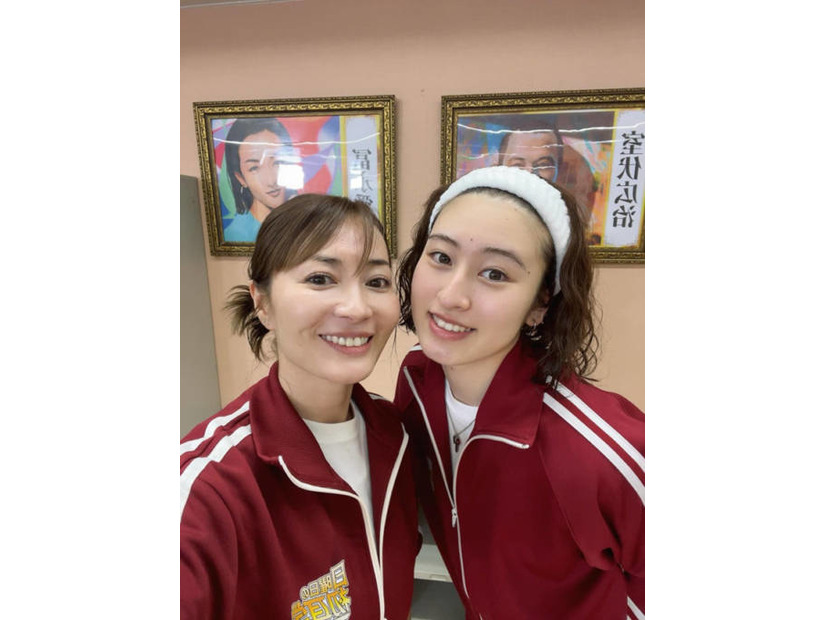 新山千春、18歳長女と“すっぴん”でパシャリ！美人親子SHOTに「かわいい」「超綺麗」の声