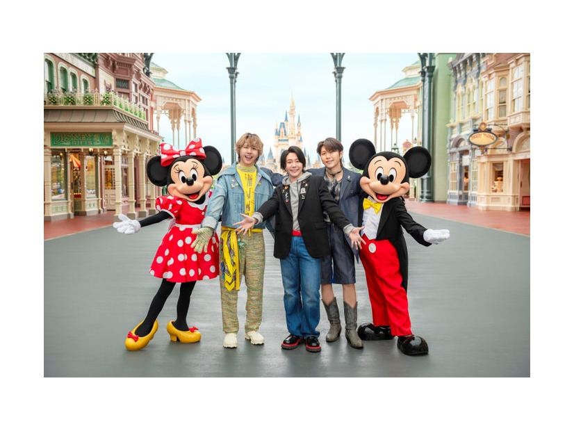ミニーマウス、藤澤涼架、大森元貴、若井滉斗、ミッキーマウス（C）Disney