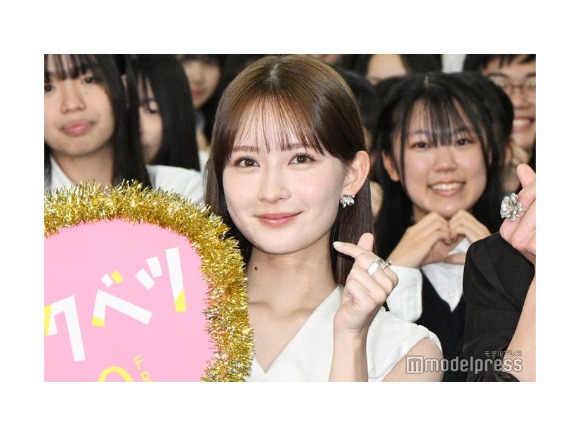推しに恋する男子高生にエールを送った畑芽育（C）モデルプレス