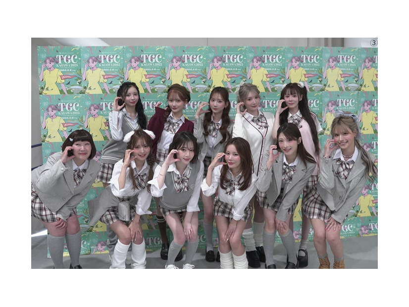 （後列左から）MIYA、MAMI、ASUKA、YUMERO、RUI （前列左から）川村エミコ、NANANI、RIKO、ICHIKA、二瓶有加、今井アンジェリカ （提供写真）