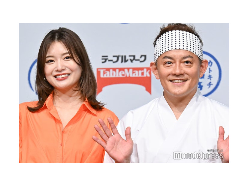「テーブルマーク カトキチさぬきうどん」イベントに登壇した蜂谷晏海、井戸田潤（C）モデルプレス