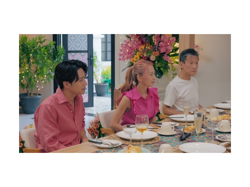 久次米一輝、両親『バチェラー・ジャパン』シーズン6エピソード7（C）2025 Warner Bros. International Television Production Limited. All Rights Reserved