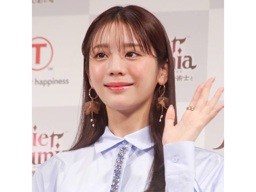 貴島明日香、涼しげな肌見せコーデの散歩SHOTに「守りたくなる背中」「可愛すぎる」の声