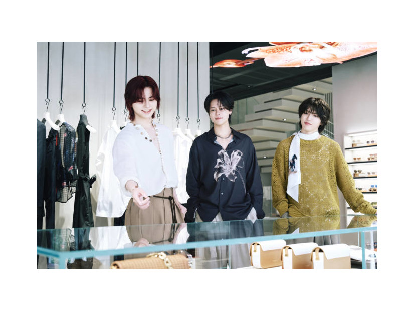 INI高塚大夢＆藤牧京介＆松田迅、エンポリオ アルマーニの春夏メンズコレクションを華麗に着こなし