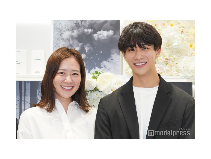 イベントに出席した西山真央、中道理央也（C）モデルプレス