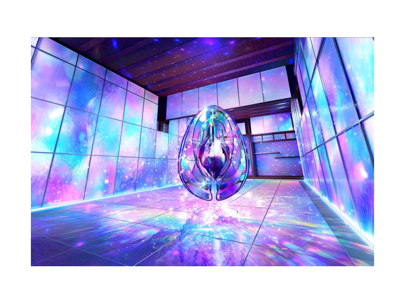 和室の四方と床がアクリルやプリズムに囲まれた「プリズムルーム」（大阪府）／シークレットミュージアム Yanai Yamaguchi／提供画像