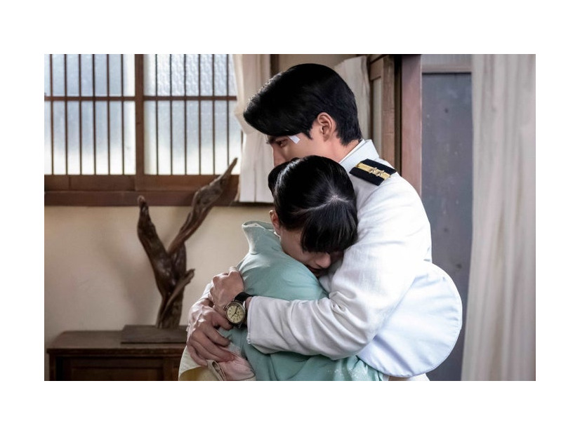 芳根京子、本田響矢（C）フジテレビ