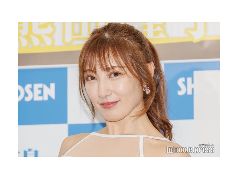 茶髪の熊田曜子（C）モデルプレス