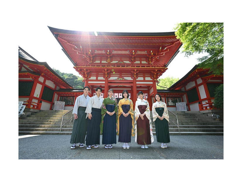 （左から）山時聡真、齋藤潤、嵐莉菜、當真あみ、原菜乃華、上白石萌音（C）日本テレビ