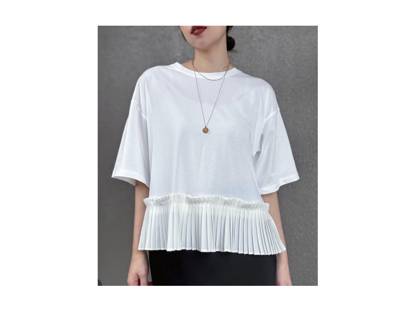 技アリ白Ｔでさりげなくお腹をカムフラージュ。Ｔシャツインの着こなしに抵抗がある人、必見です【40代の毎日コーデ】