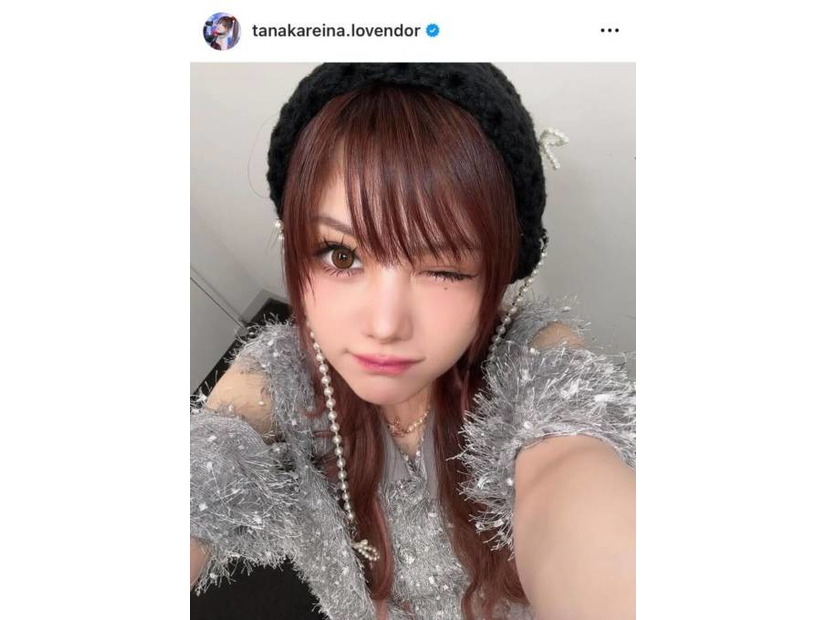 田中れいな、ピンク髪が引き立つモノトーンコーデSHOTに「可愛すぎる」「似合う」の声