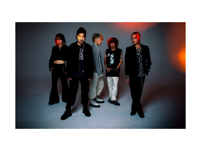 Crossfaith／Daikiは左から4番目（提供写真）