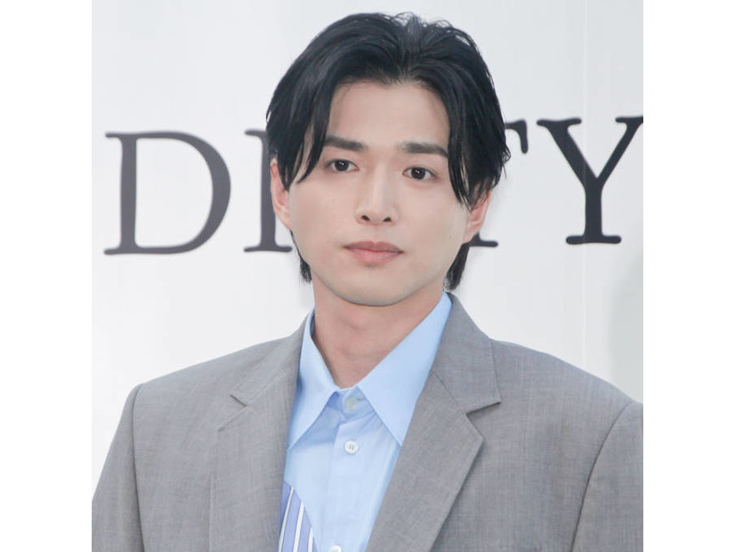 白洲迅、オフ感あふれる寝癖の笑顔SHOTに「これは可愛い」「そんな姿が大好き」の声