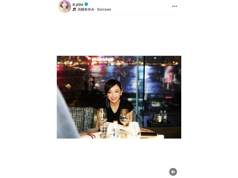浜崎あゆみ、ニッコリ笑顔のリラックスSHOTに反響「お人形さんみたいに綺麗」「本当に可愛い～～」