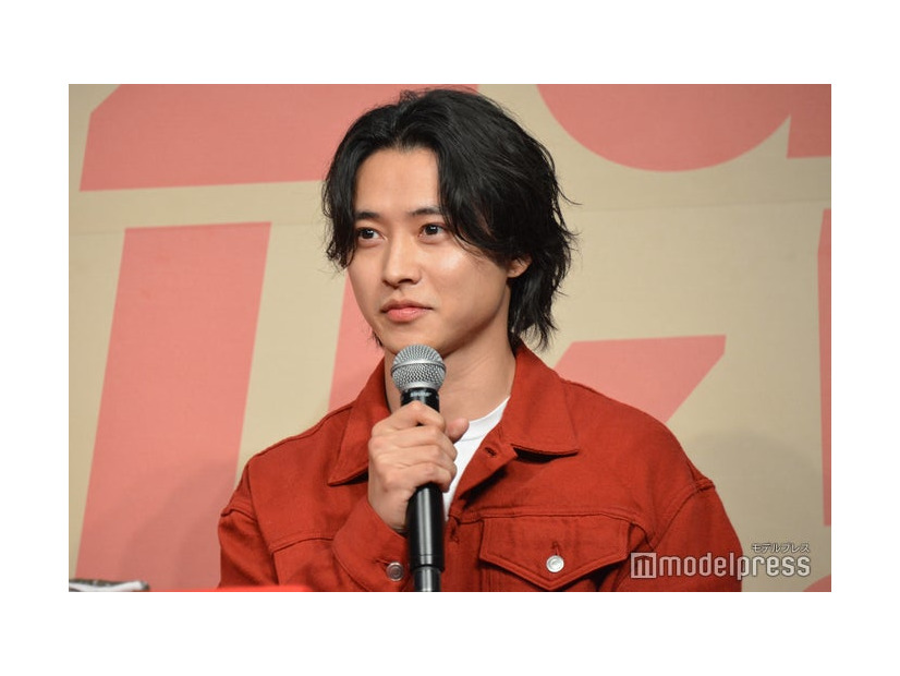 新CMと同じ衣装で登場した山崎賢人（C）モデルプレス