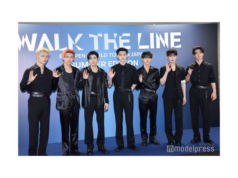 ライブ本番前に囲み取材に応じたENHYPEN／（左から）NI-KI、HEESEUNG、JAKE、SUNGHOON、JUNGWON、SUNOO、JAY（C）モデルプレス