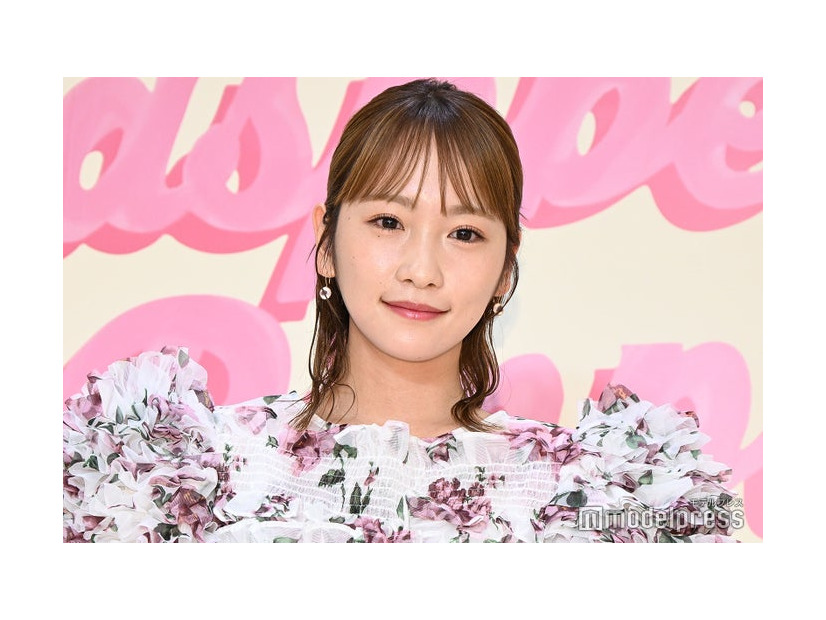 茶髪の川栄李奈（C）モデルプレス