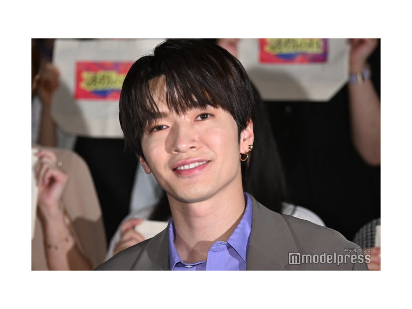 斎藤工によって健康を維持している深澤辰哉（C）モデルプレス