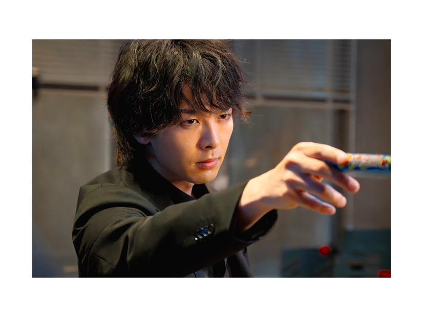 中村倫也「DOPE 麻薬取締部特捜課」第1話（C）TBS